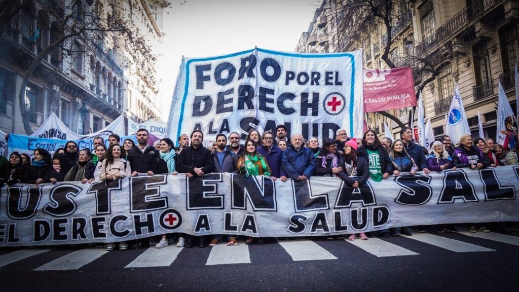 Masiva Marcha Federal en Defensa de la Salud Pública